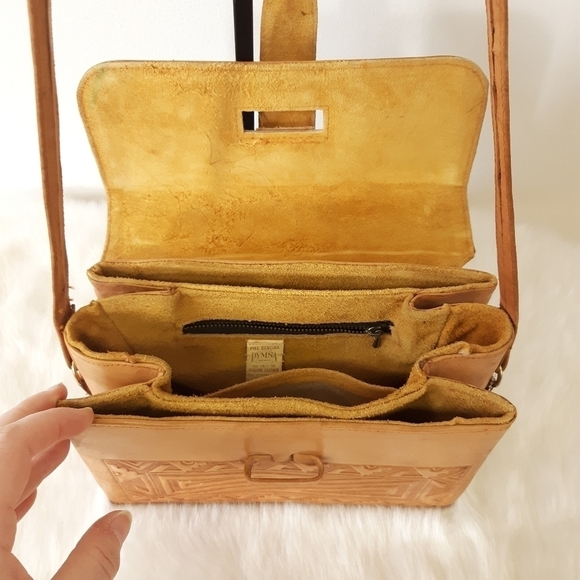 PYMSA | Vintage Hand Tooled Cowhide Leather Shoulder Bag - Tan - Picture 11 of 15